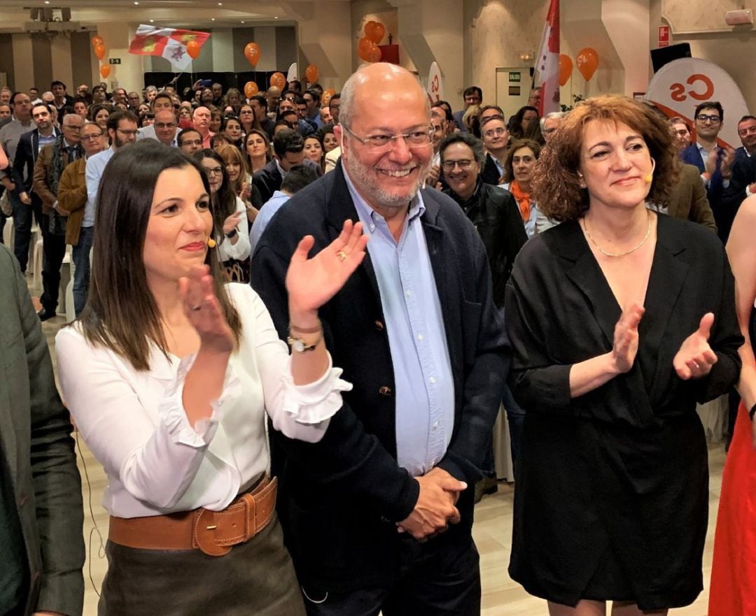 Soraya Mayo, Francisco Igea, Soraya Rodríguez y Aurora Nacarino en un acto de campaña en Valladolid