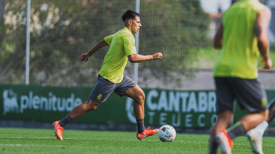 Marco Carrascal entrena en pretemporada con el Racing de Santander.