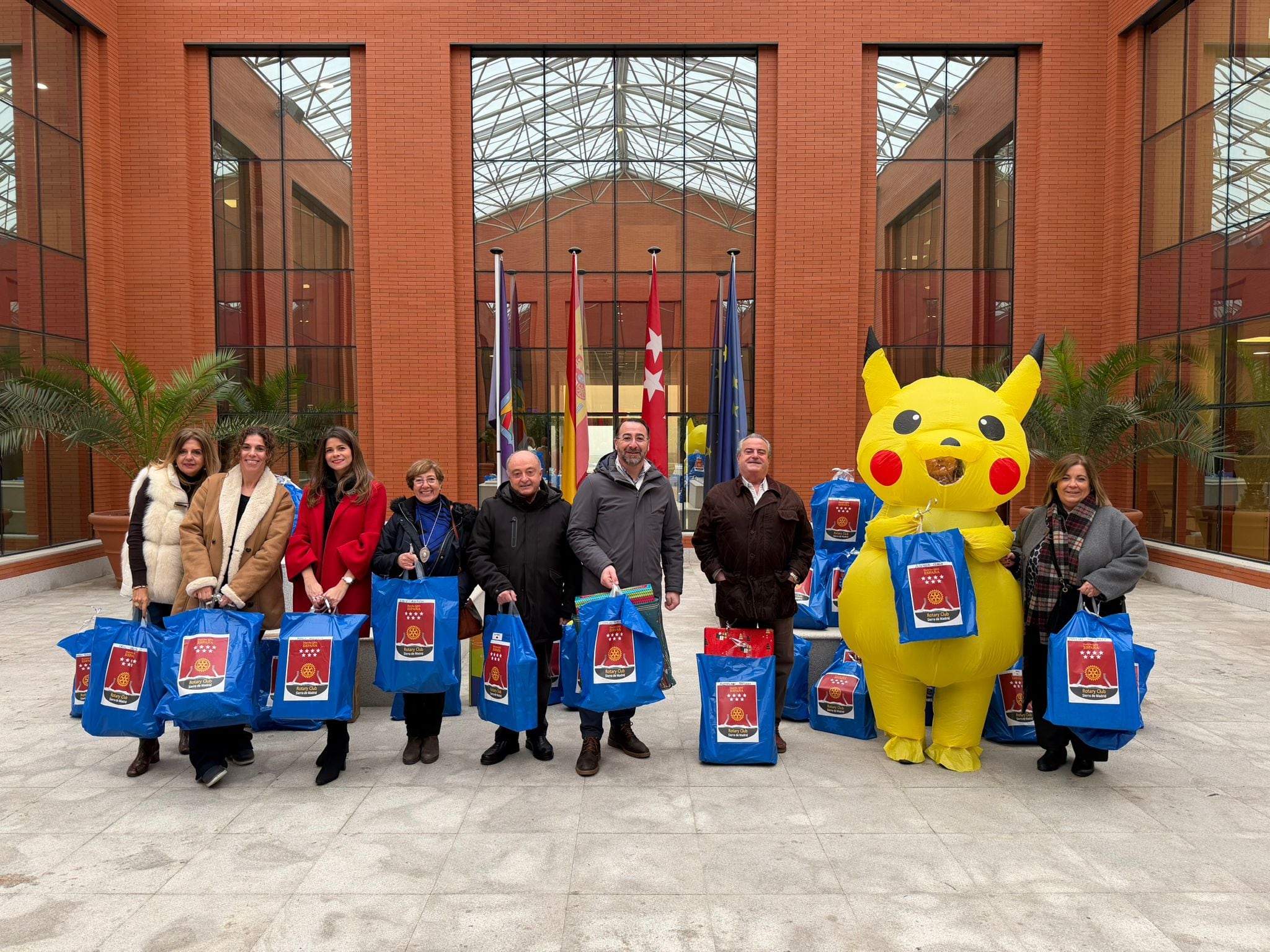 Rotary Club y Pajes Mágicos recaudan regalos para 50 niños de Colmenar Viejo