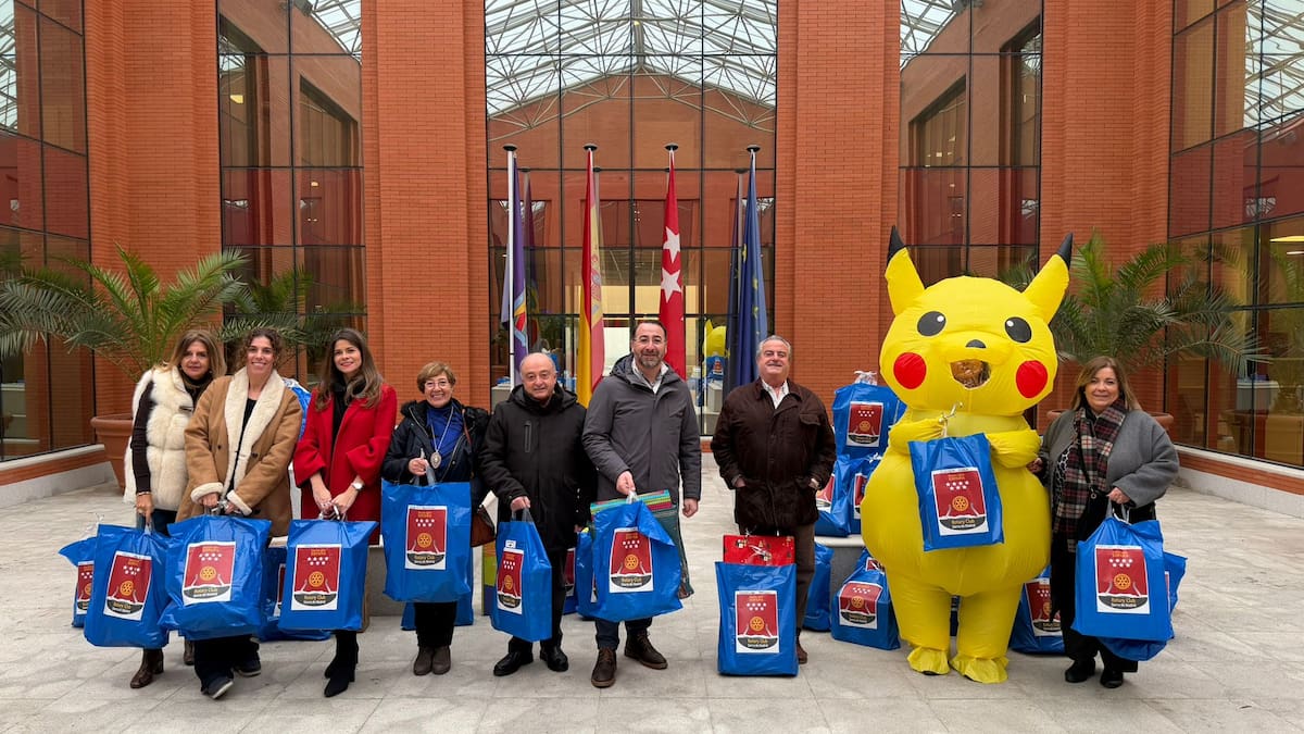 Rotary Club y Pajes Mágicos recaudan regalos para 50 niños de Colmenar Viejo