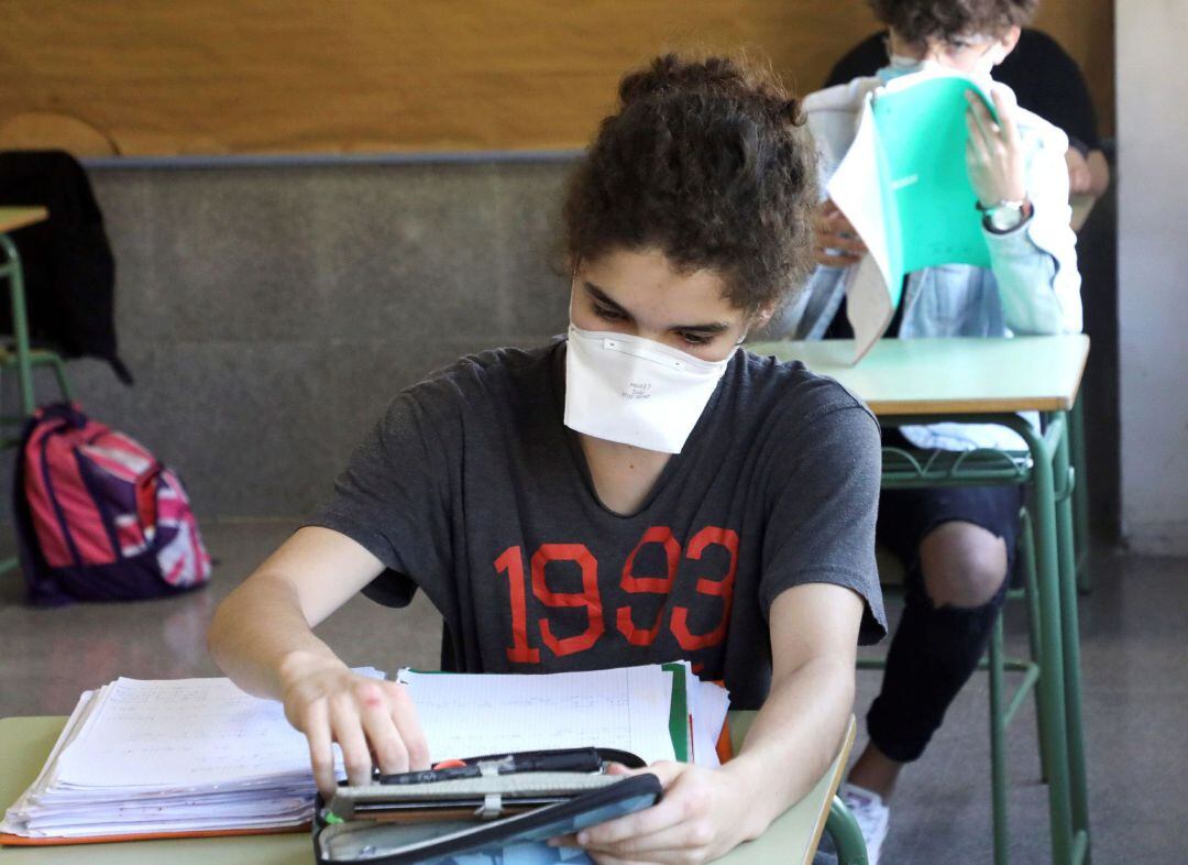  Alumnos de Instituto pertenecientes a segundo de bachillerato, asisten a clases de refuerzo para poder presentarse a los exámenes de la EBAU