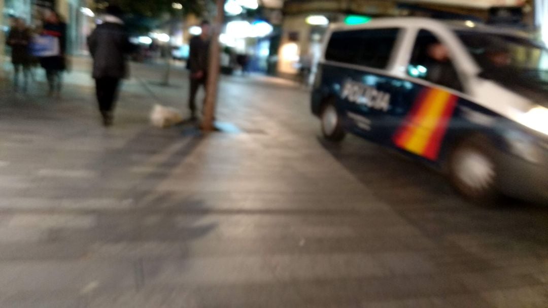 Vehículo de Policía Nacional en Córdoba. Foto de archivo.