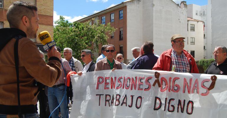 A pie de calle Madrid Oeste 14-05-2018 – Concentración por las pensiones en Móstoles