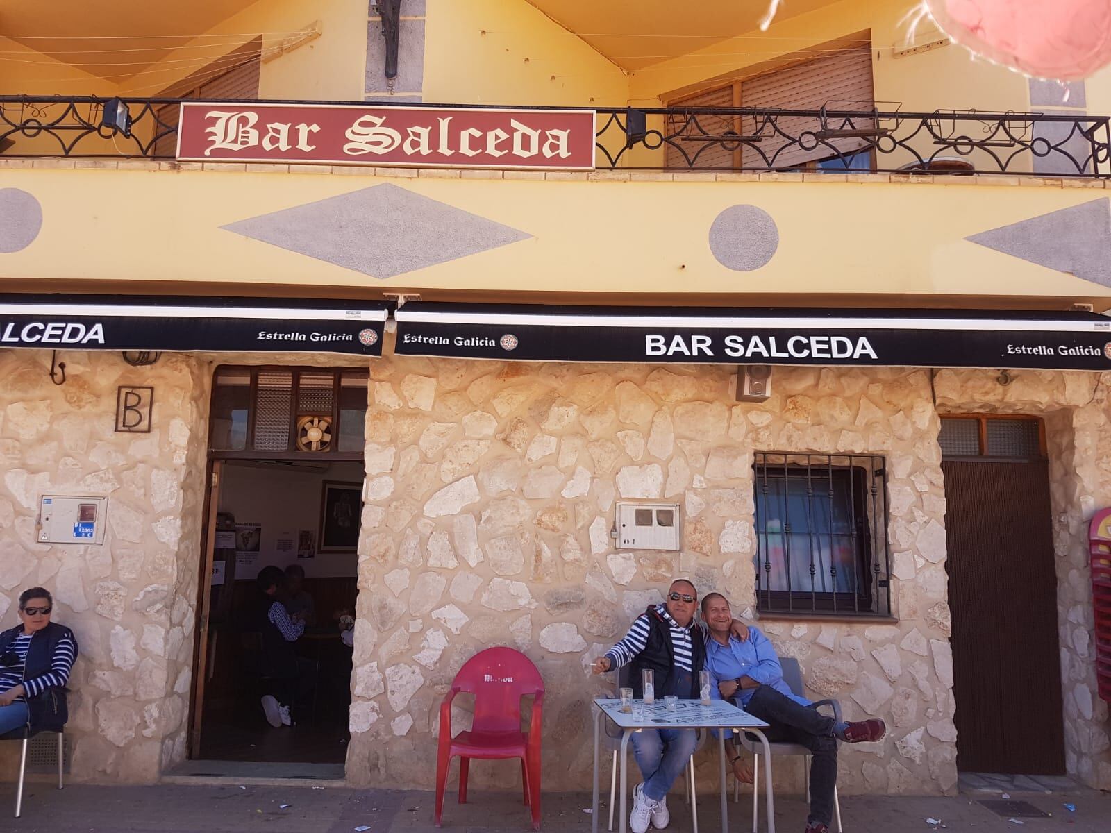 El bar Salceda, de Baños de Valdearados, despide la Semana Santa con una alegría para el bolsillo de muchos clientes