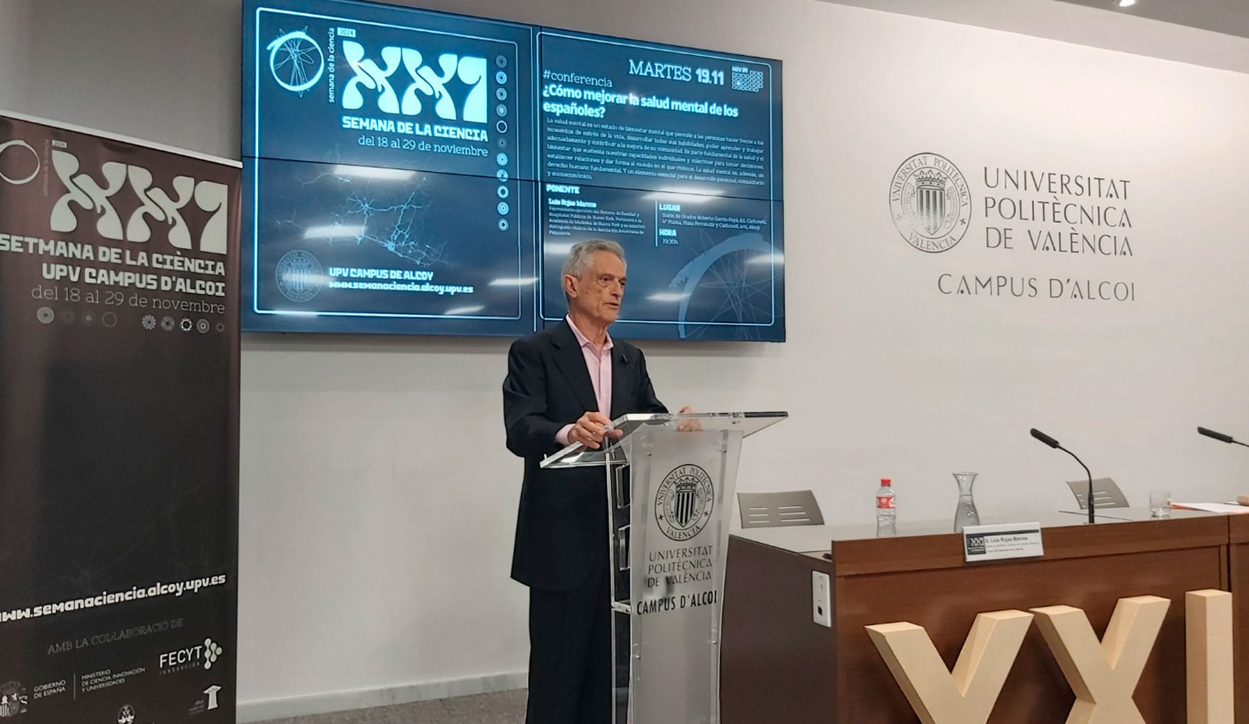 Luis Rojas Marcos, durante su intervención en el Salón de Grados Roberto García Payá