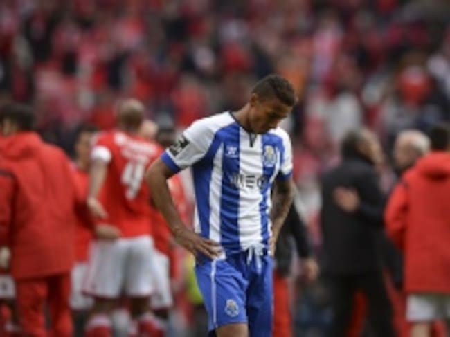 FC Porto's Brazilian defender Danilo da Silva reacts at the end of the Portuguese league football match SL Benfica vs FC Porto at Luz stadium in Lisbon on April 26, 2015. The game ended with a draw 0-0. AFP PHOTO/ PATRICIA DE MELO MOREIRA