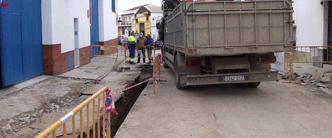 Las obras de la calle Puerta de Córdoba supondrá la renovación de los acerados, la calzada y la instalación de abastecimiento.