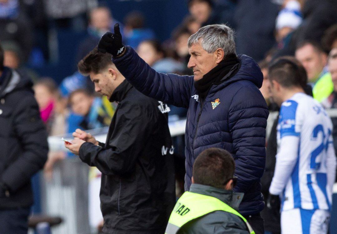 GRAF5030. LEGANÉS (C.A. DE MADRID).- El entrenador del Betis Quique Setién durante el partido de la vigésima tercera jornada de Liga de Primera División disputado este domingo en el estadio de Butarque, en Leganés. EFE Rodrigo Jiménez