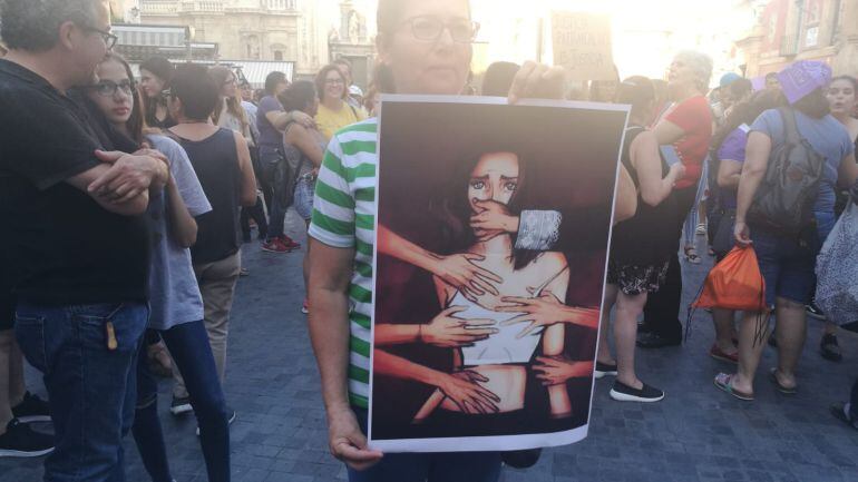 Manifestación feminista en Murcia contra la puesta en libertad provisional de los integrantes de &#039;La Manada&#039;