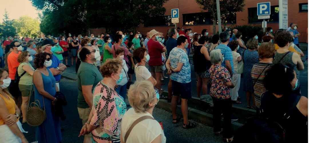 Concentración frente a centro de salud