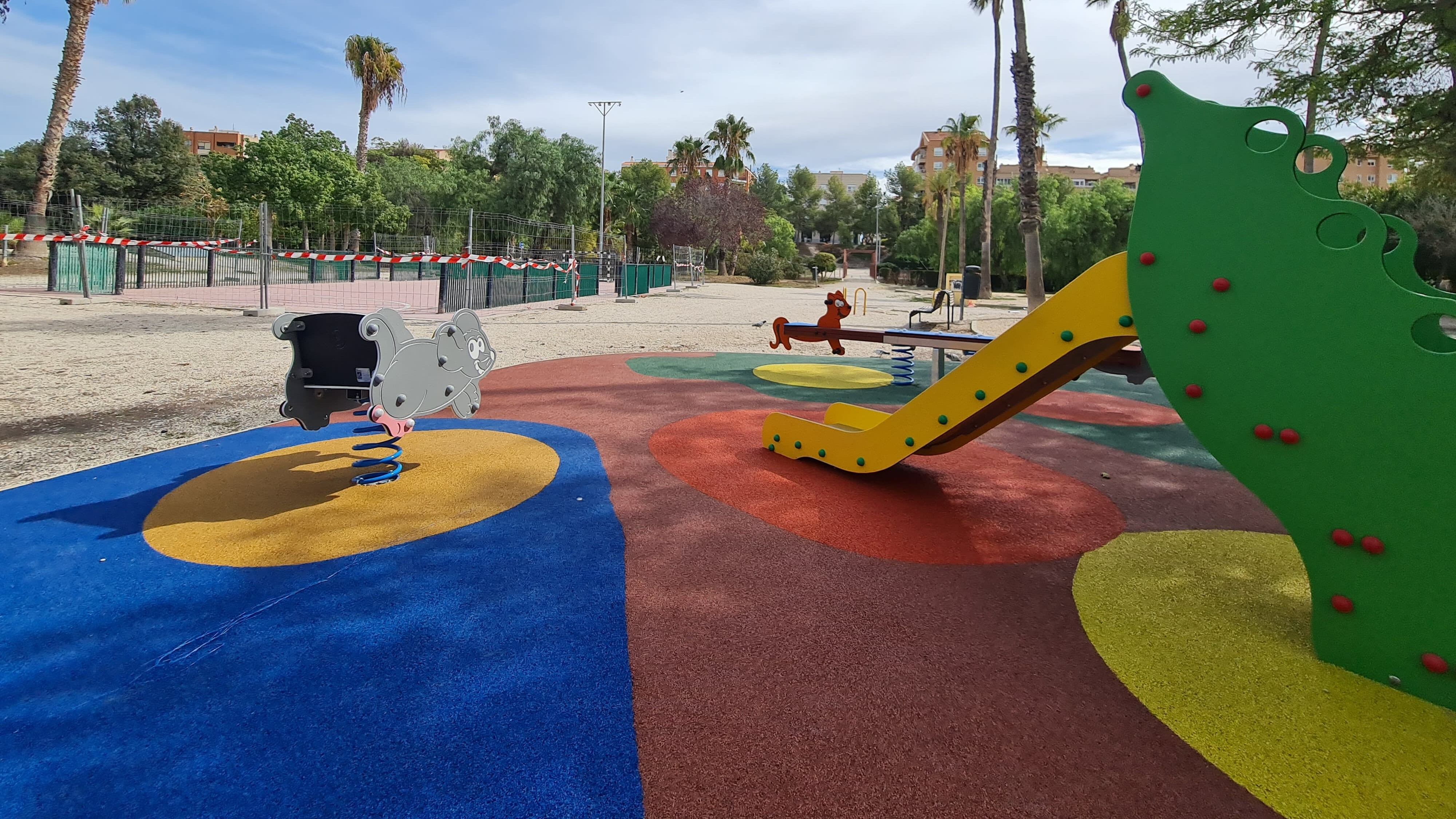 Trabajos de remodelación del Ayuntamiento de Elda en los Jardines del Vinalopó