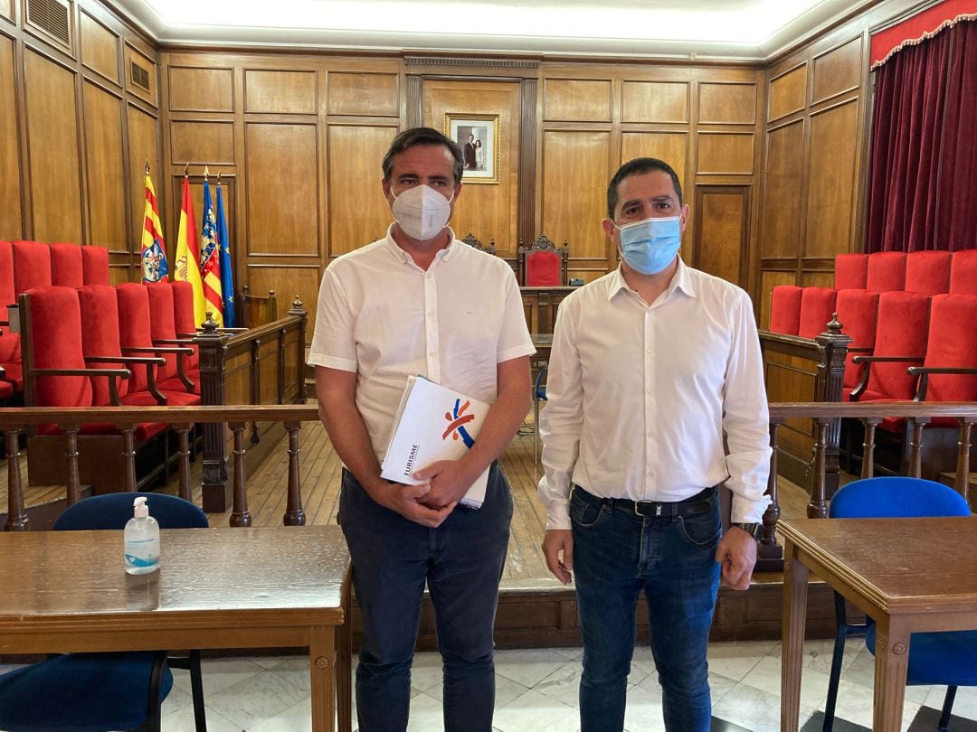 Herick Campos, director general de Turismo, y el alcalde de Alcoy, Antonio Francés, en el encuentro que tuvo lugar entre ambos