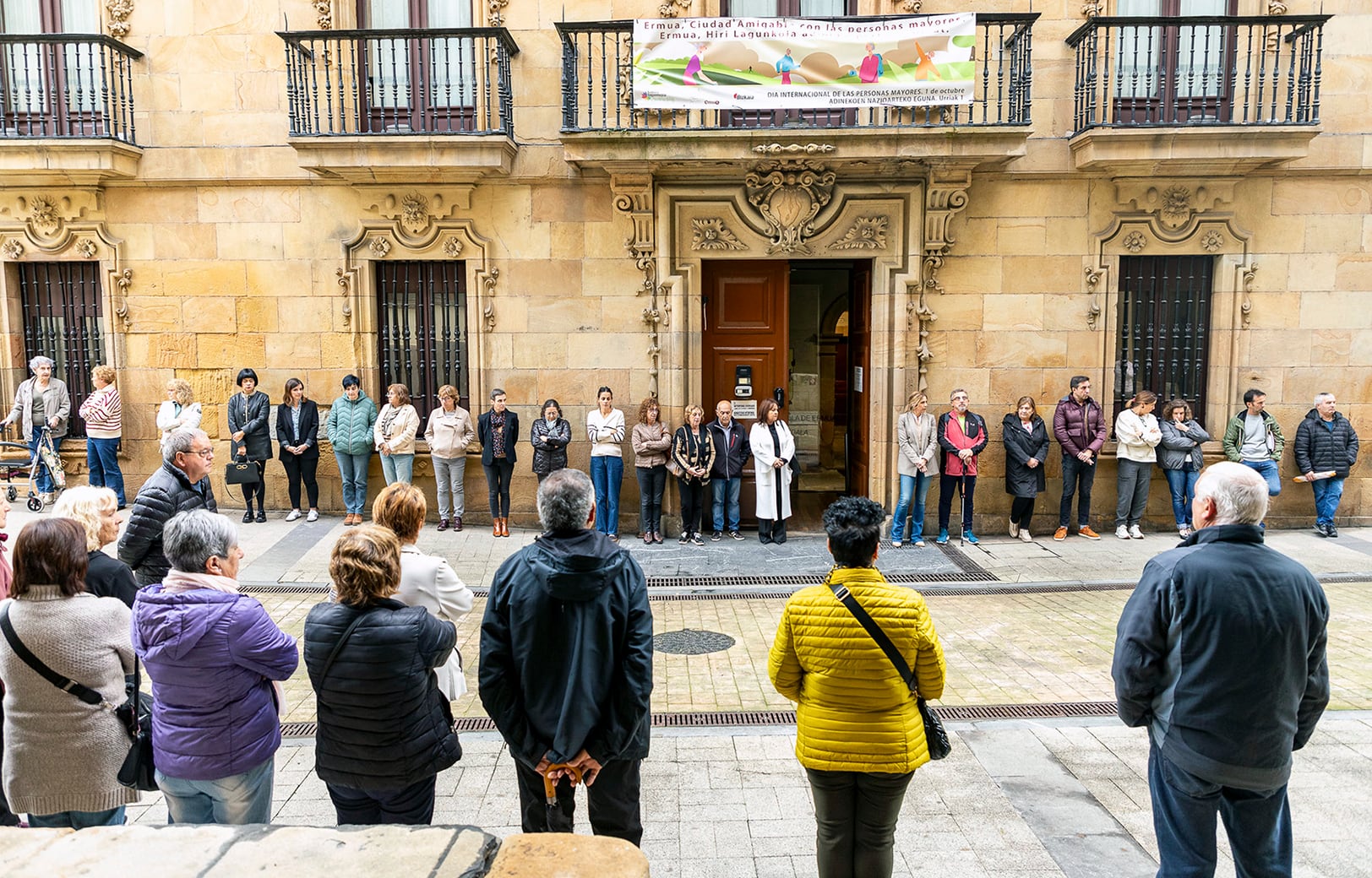 La coorporación municipal y otros y otras ermuarras se solidarizan con el pueblo valenciano