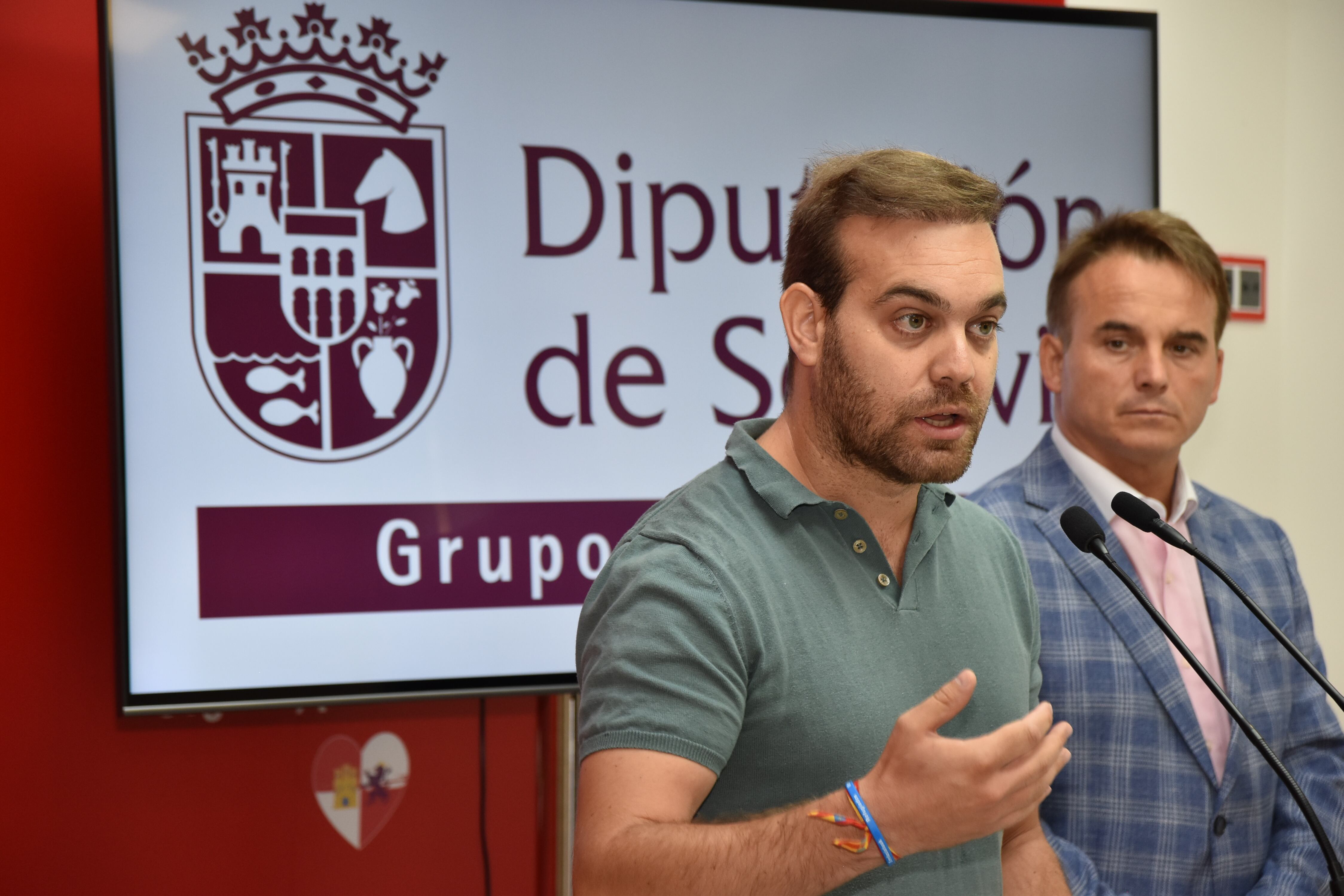 De izquierda a derecha: Borja Lavandera y Máximo San Marcario, diputados provinciales del PSOE de Segovia