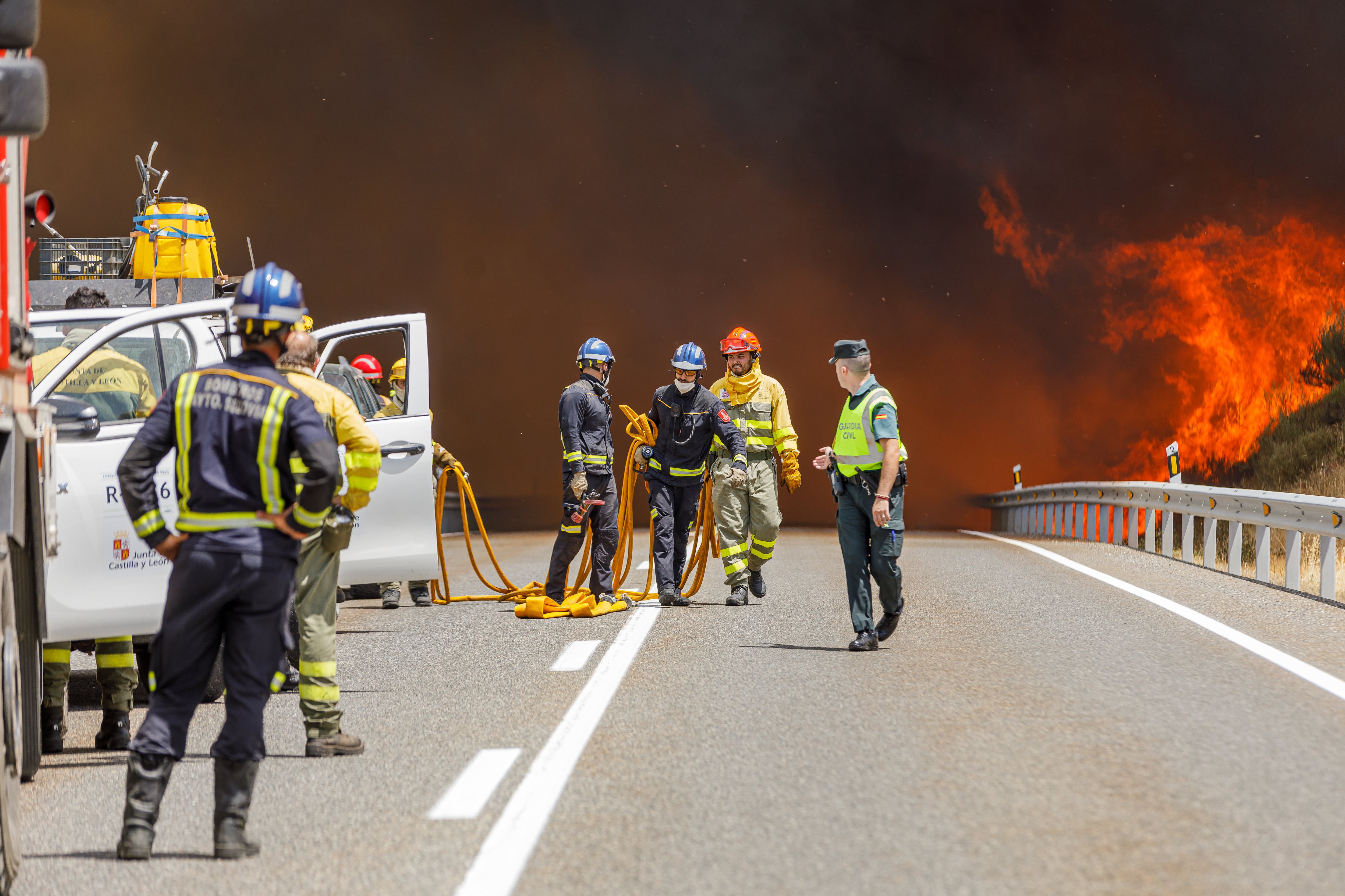 Efectivos de los bomberos de Segovia, de la Junta de Castilla y León y Protec