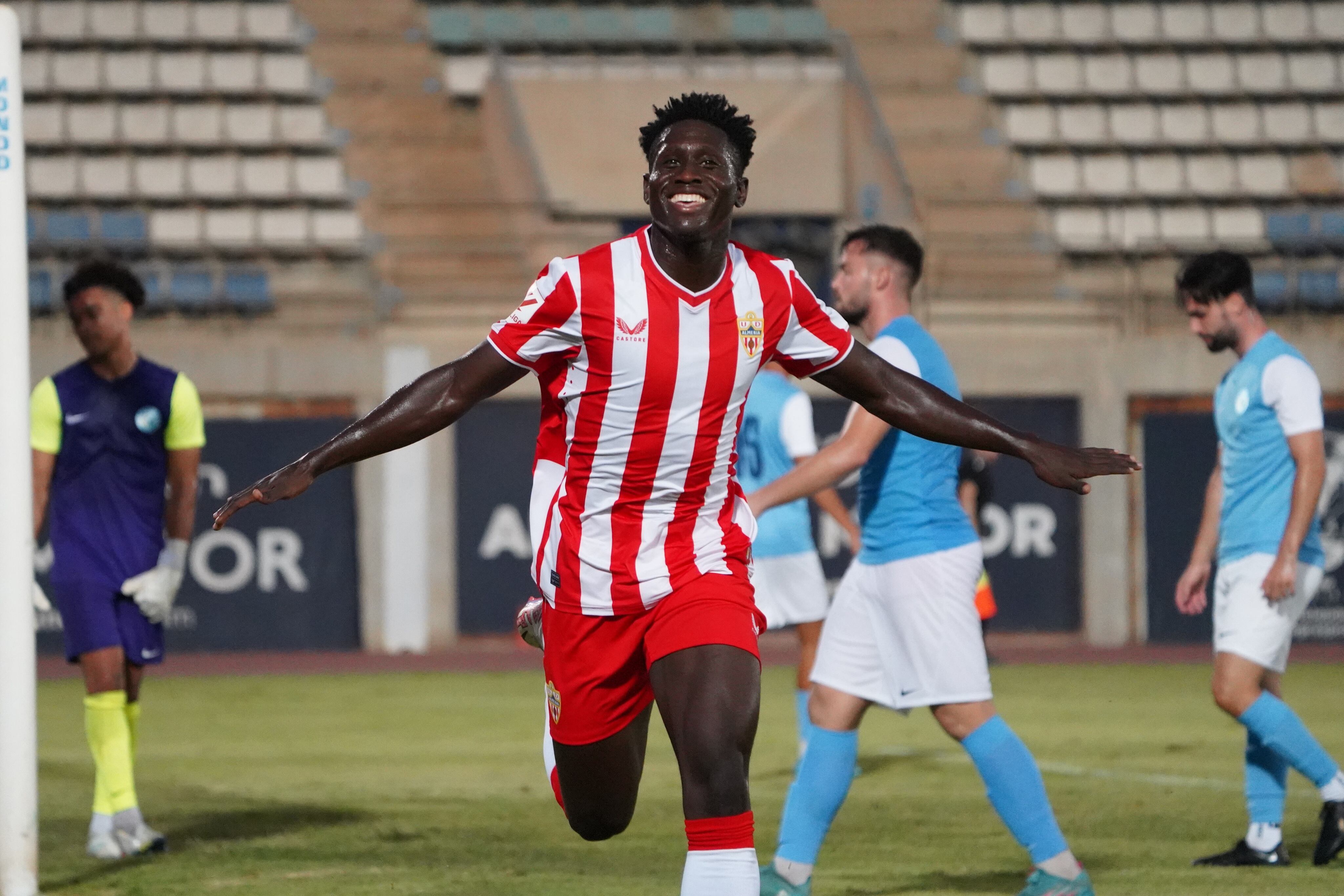 Marciano pide paso en el Almería de Lasarte.