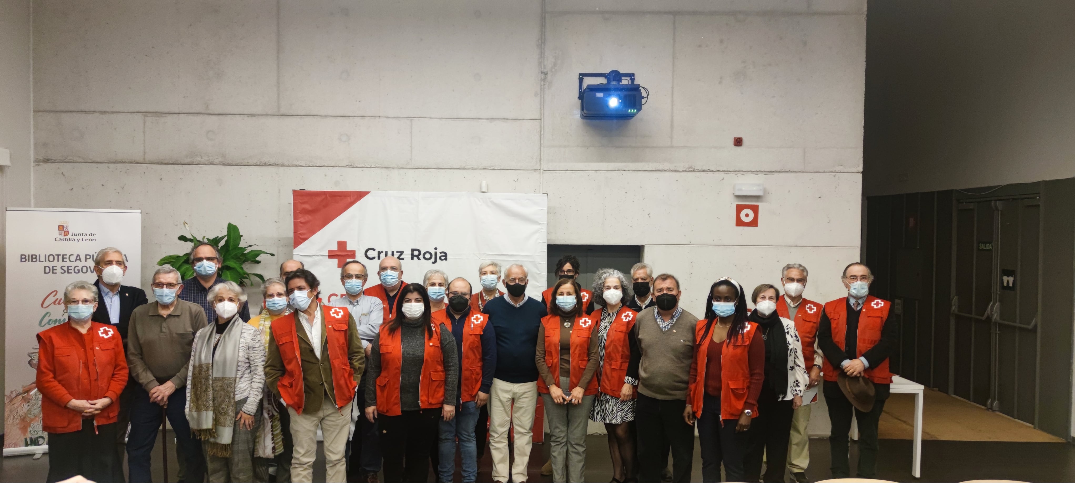 Foto de familia del homenaje de Cruz Roja en Segovia