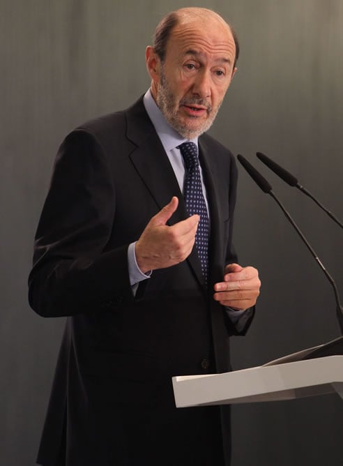 El candidato del PSOE a las elecciones generales, Alfredo Pérez Rubalcaba durante su intervención, en Barcelona