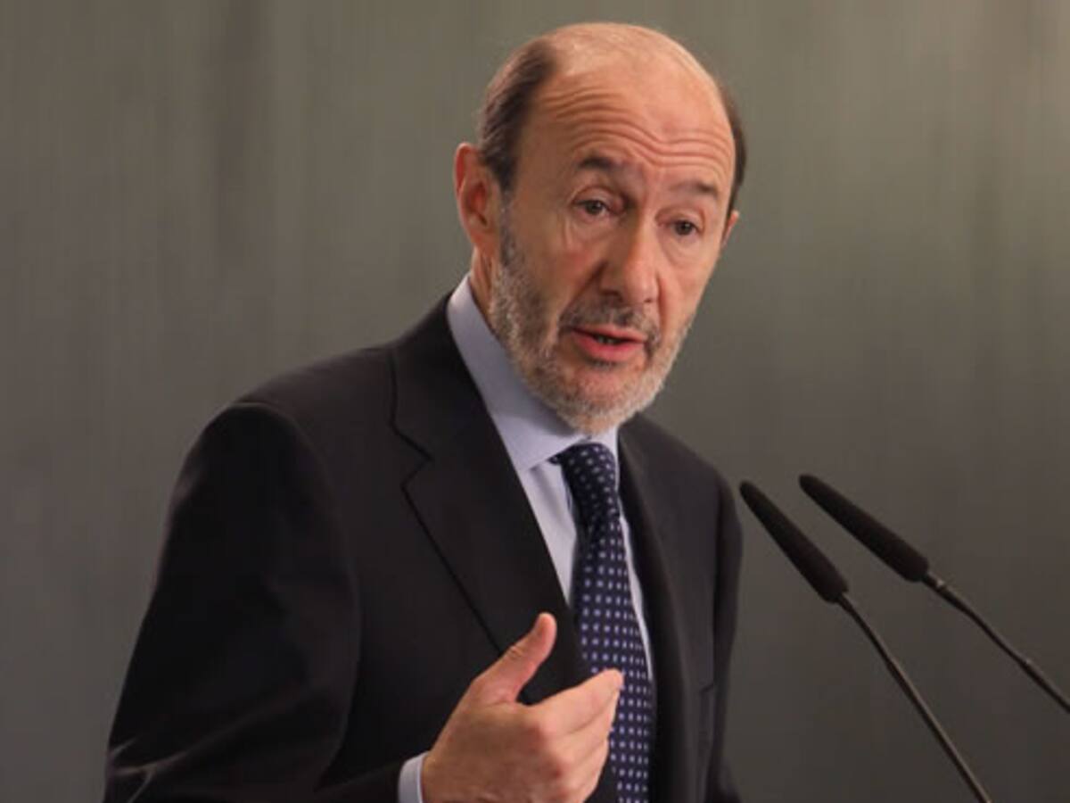 Rubalcaba le pide a Rajoy que elija entre proteger a los ricos o crear empleo para jóvenes