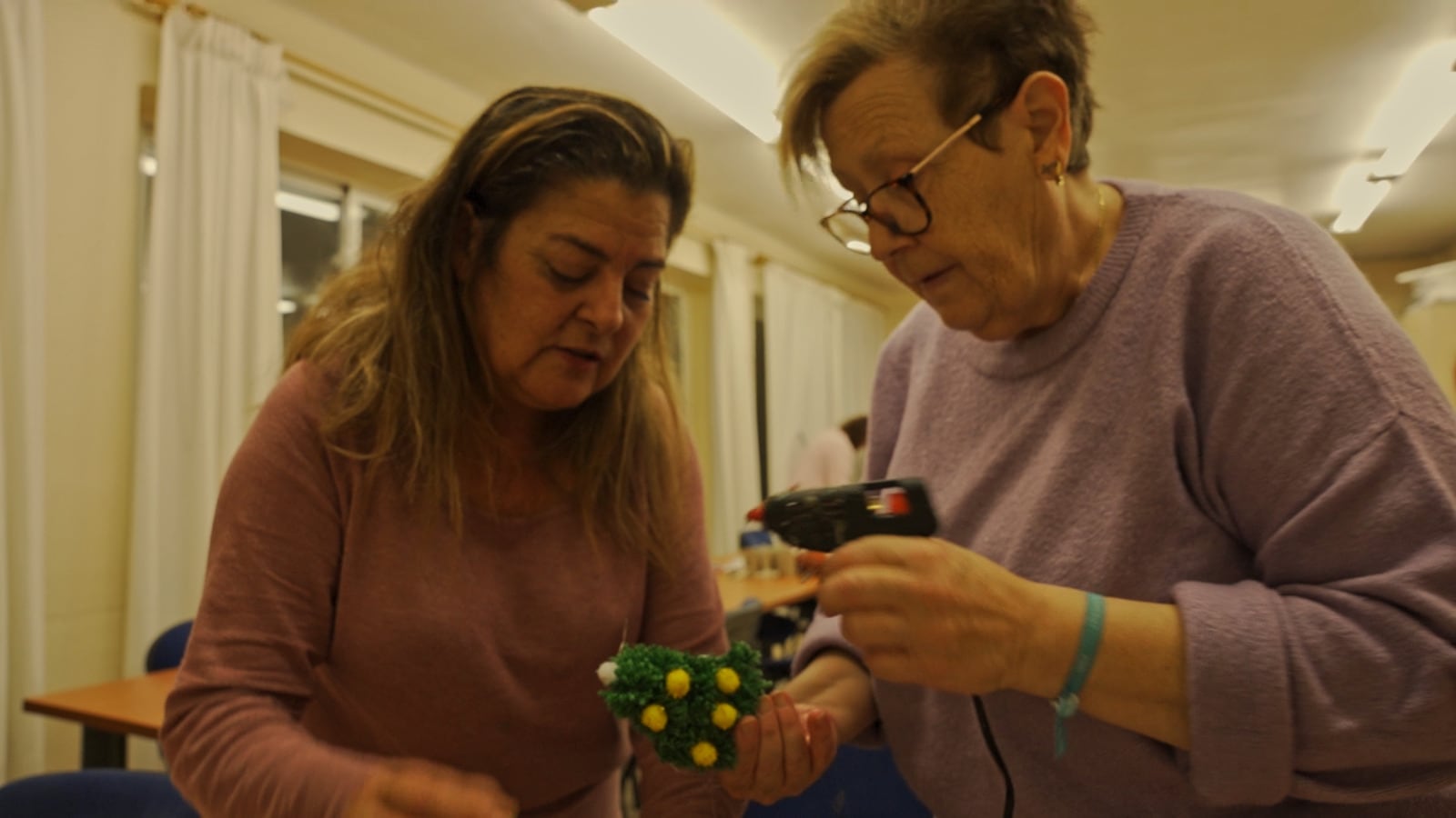 Componente de la Asociación de Amas de Casa Oropesa del Mar, entre ellas Grisela Llorens.