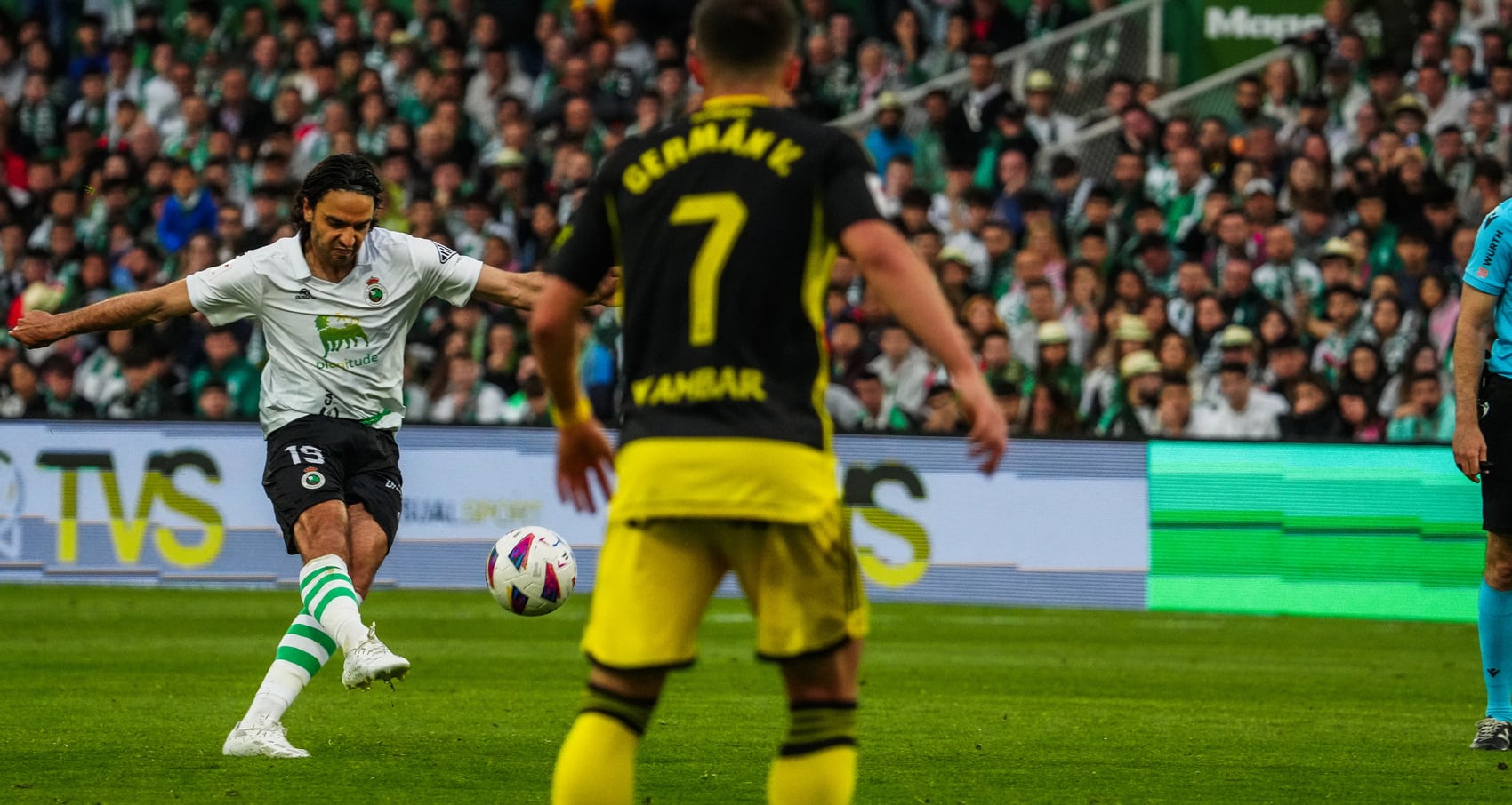 Clément Grenier en el último partido entre el Racing y el Zaragoza