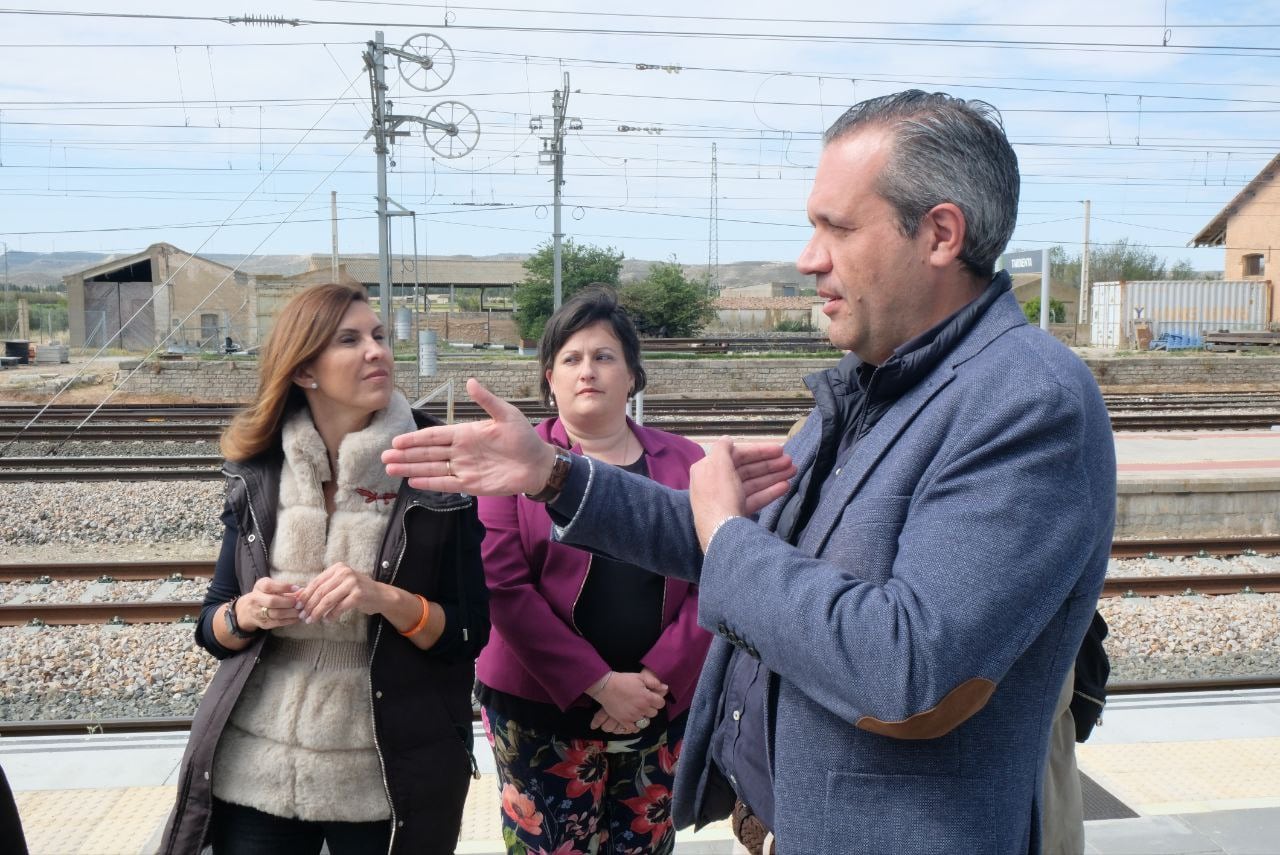 Ortas en su visita a Tardienta.