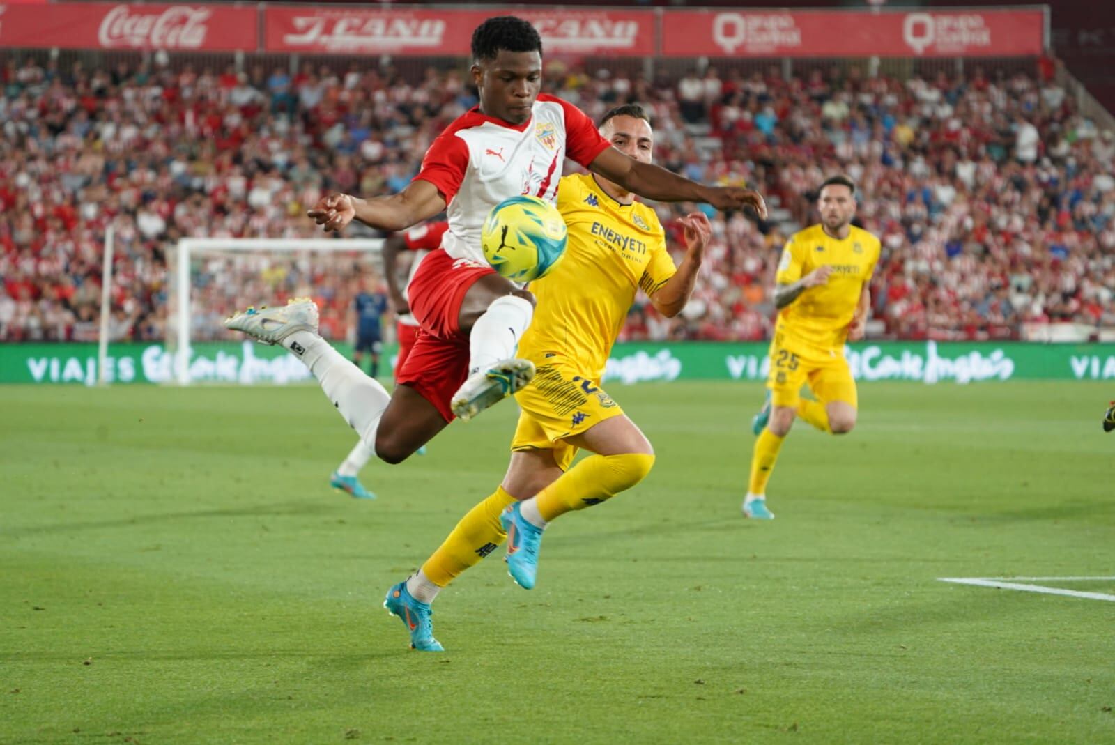 Jugadores del Almería y del Alcorcón