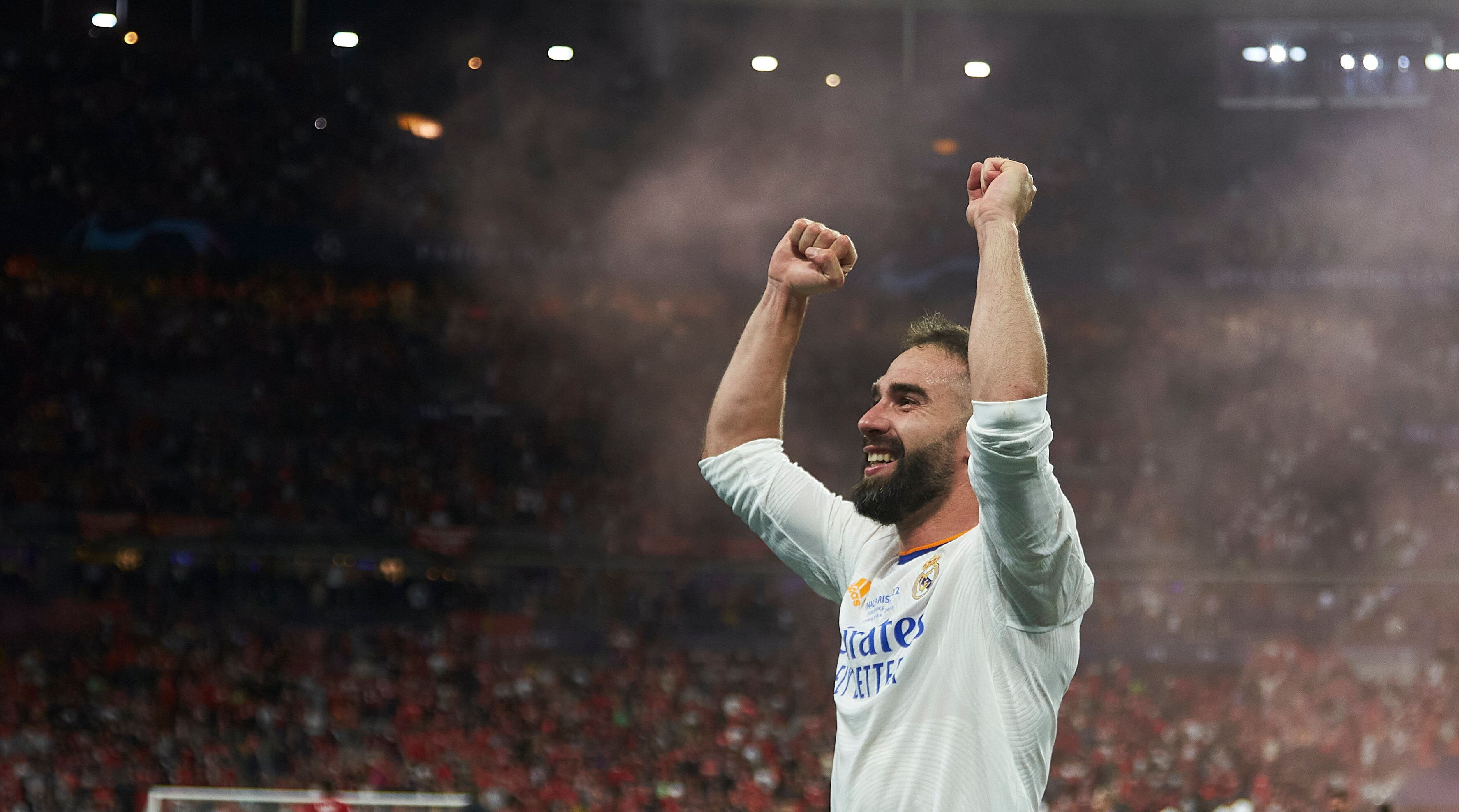 Dani Carvajal celebra el triunfo de la final de la Champions con el Real Madrid