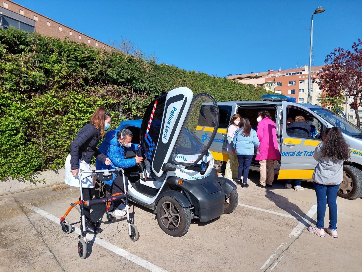 Visita de la Policía Local al centro de Carrechiquilla