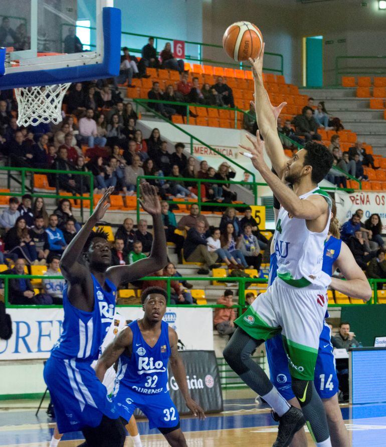 El Club Ourense Baloncesto, disputará el último partido de la liga, y de temporada este viernes en la cancha del Huesca.