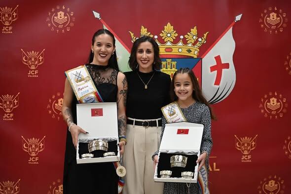 Presidenta y Madrinas de la Comparsa de Moros Realistas