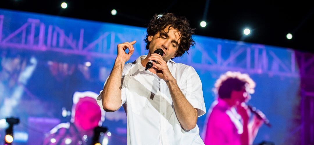 Mika regresa con un nuevo álbum en el que alcanza el equilibrio entre temas mayestáticos y bailables