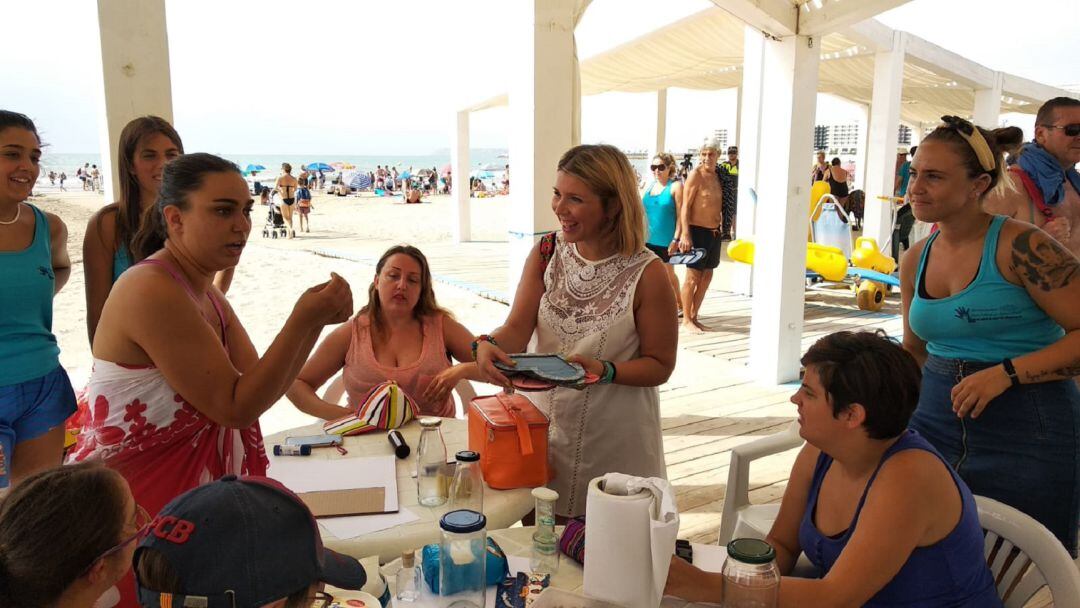 La edil Mari Carmen Sánchez durante un acto en el Postiguet este verano