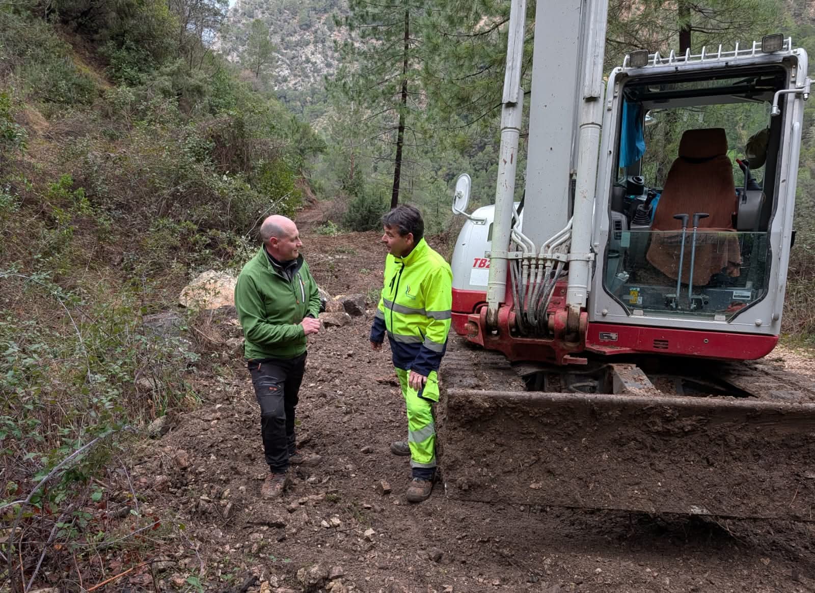 Trabajos de reparación de la tubería afectada