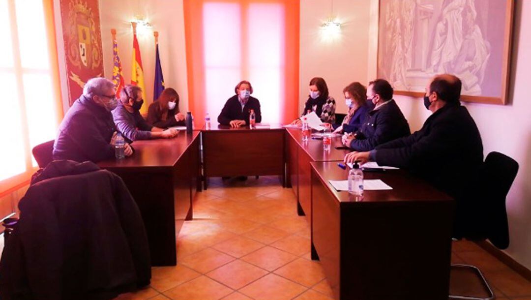 El nuevo alcalde, Rafael Sanjuán, presidiendo el Pleno tras su toma de posesión al ganar la moción de censura.