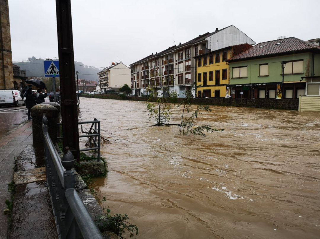 Desbordamiento del río Asón en Ampuero