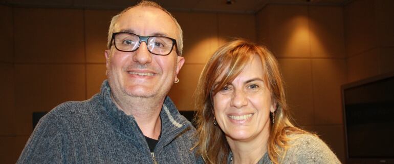 El escritor y bloguero Alfred López, junto a Gemma Nierga en Radio Barcelona.