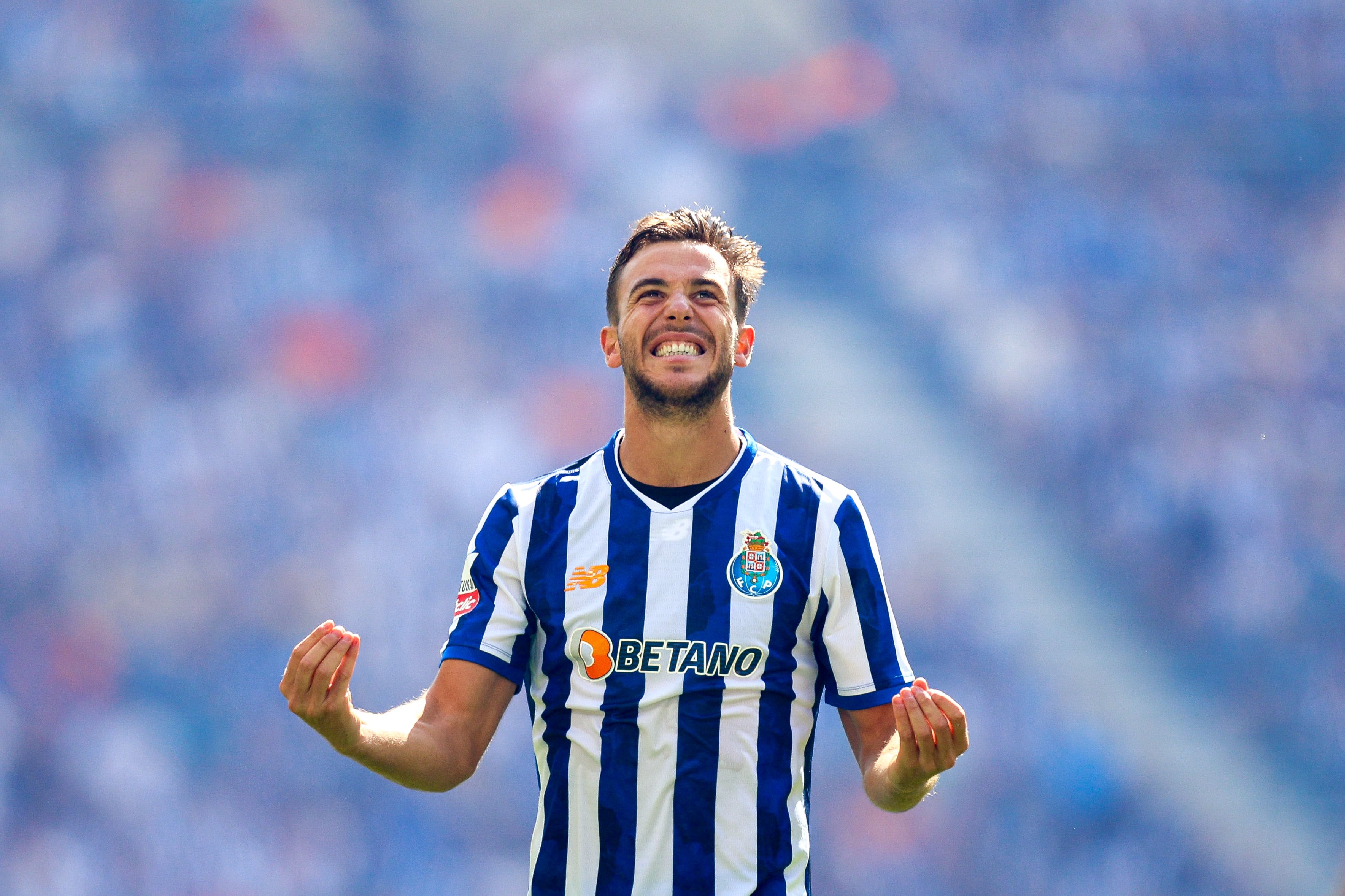 Nico González celebra un gol con el Oporto