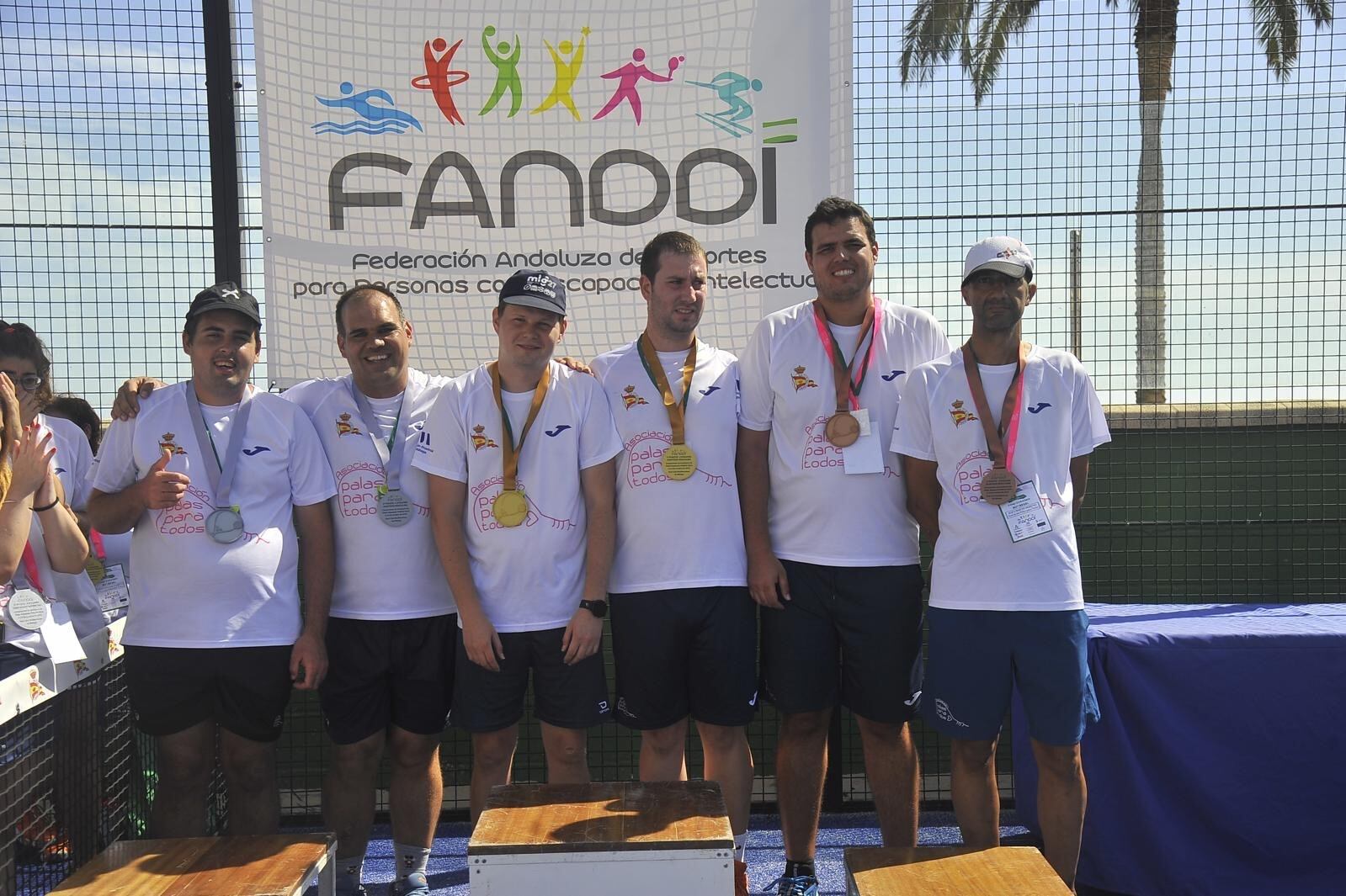 Miembros del Real Club Mediterráneo de Málaga ganadores del Campeonato de Andalucía de pádel adaptado