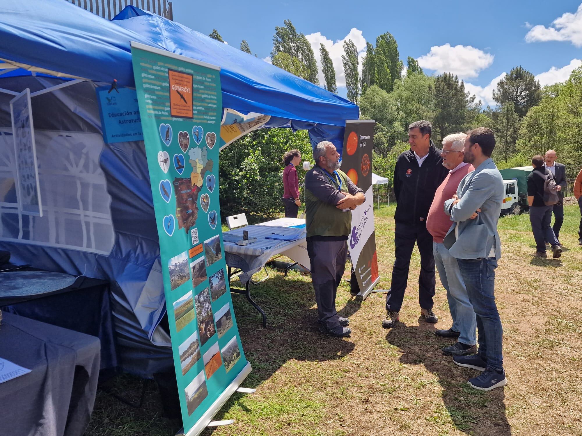 El consejero de Desarrollo Sostenible visitando Naturtajo