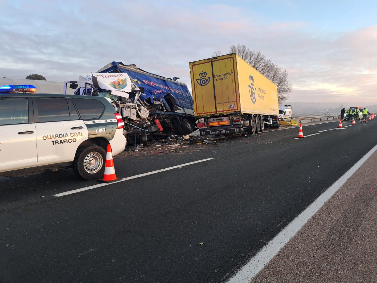 Un transportista zaragozano y otro soriano han fallecido esta mañana en un accidente a la altura de Golmayo