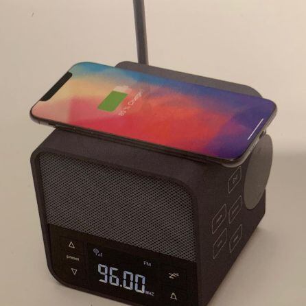 Radio con cargador de móvil