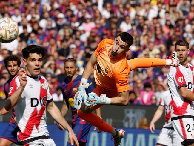 Joan García durante el partido contra el Rayo Vallecano