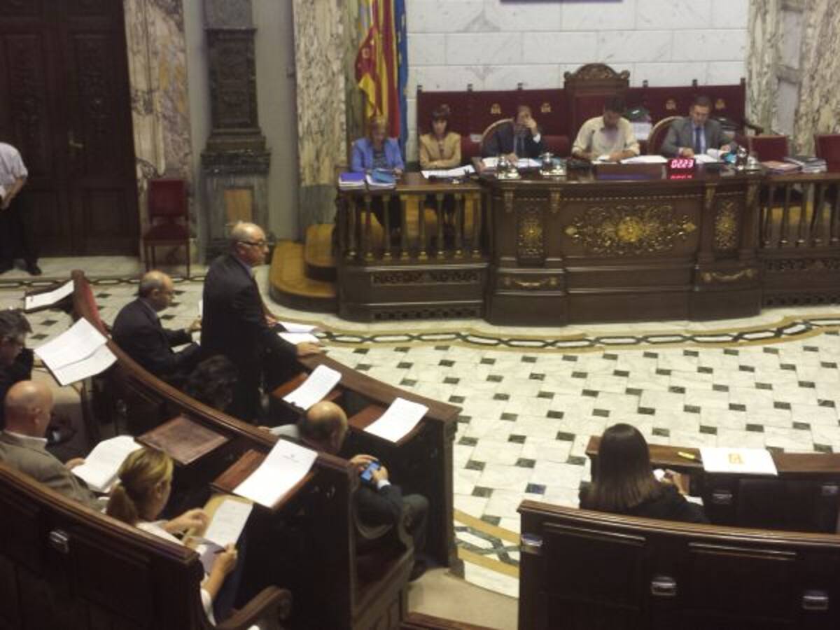 El tripartito no se rompe por el IBI comercial