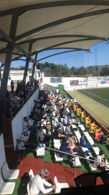 Aficionados en las gradas de Santa Eulària