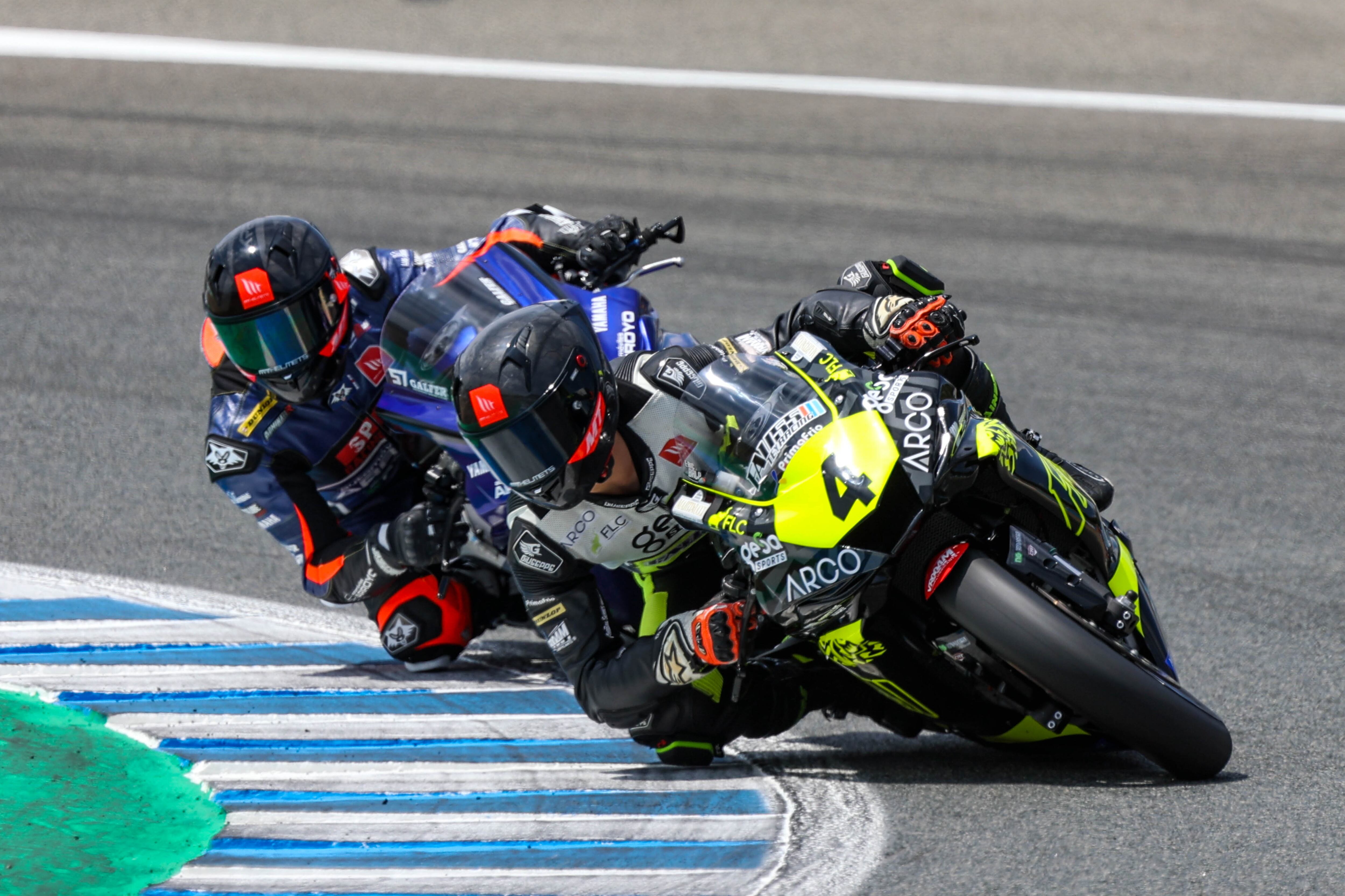 Erik Fernández y David Muñoz durante la carrera del domingo