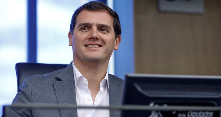 El líder de Ciudadanos, Albert Rivera, durante la reunión que Ciudadanos ha mantenido este martes en el Congreso de los Diputados