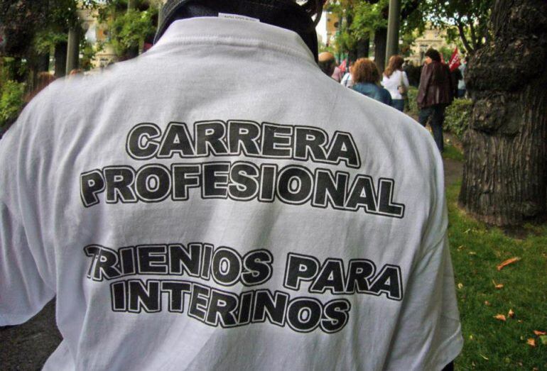 Un profesional sanitario durante una protesta