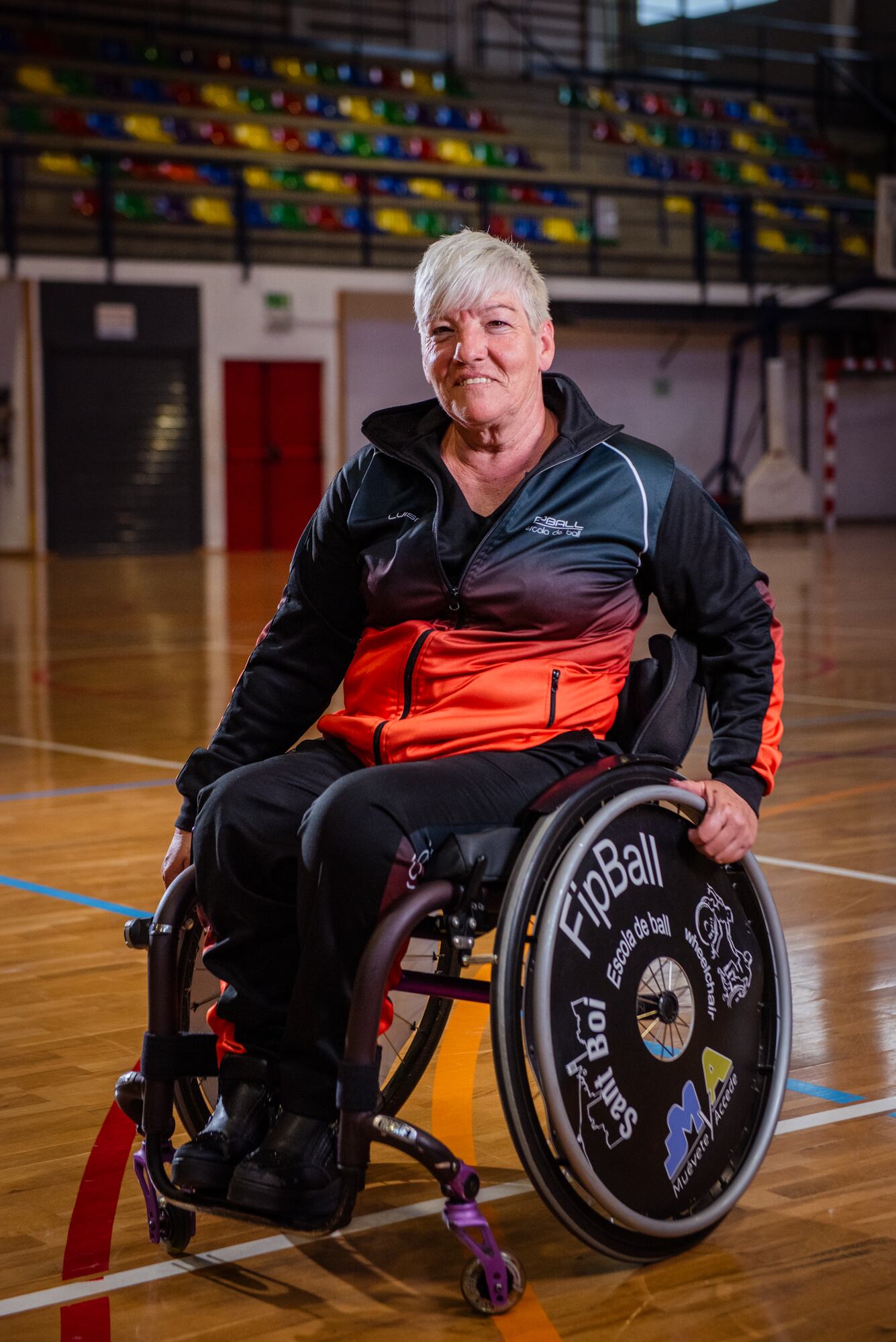 La Lluïsa assajant ball esportiu