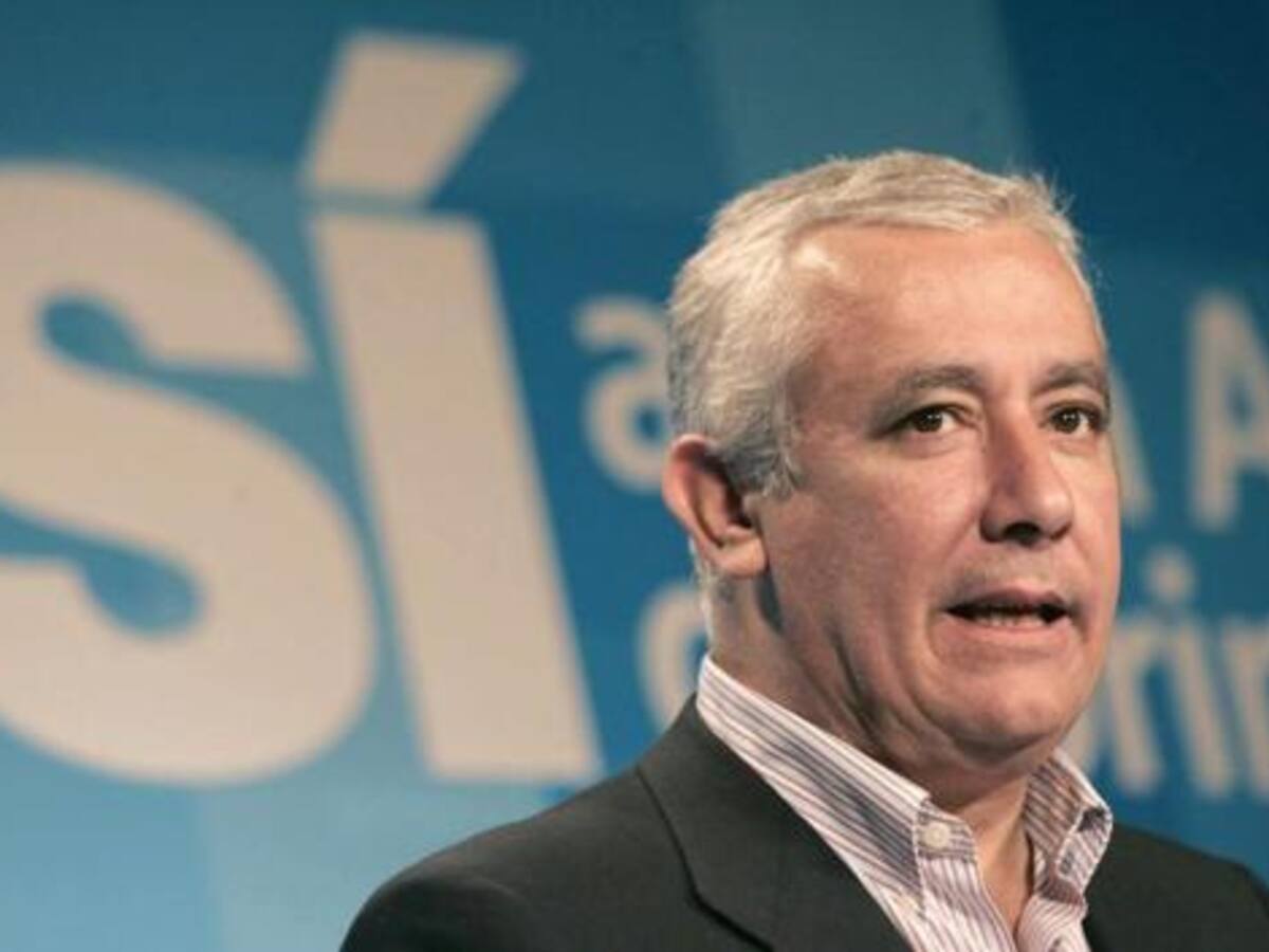 El PP difunde una encuesta que le da mayoría absoluta en Andalucía | 24-07-2011